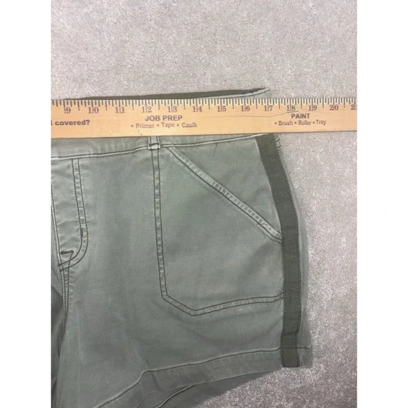 Spanx 5" Stretch Twill Shorts olive Size XL 20318 - Picture 6 of 9